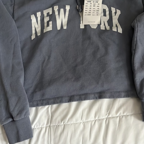 BRANDY MELVILLE • JOHN GALT Women’s Blue New York Hoodie NWT Sz S - Picture 4 of 5